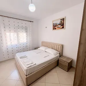  Apartment Gerald's Central